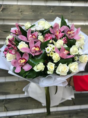 Букет цветов из: Розы и Хризантемы в Чегеме