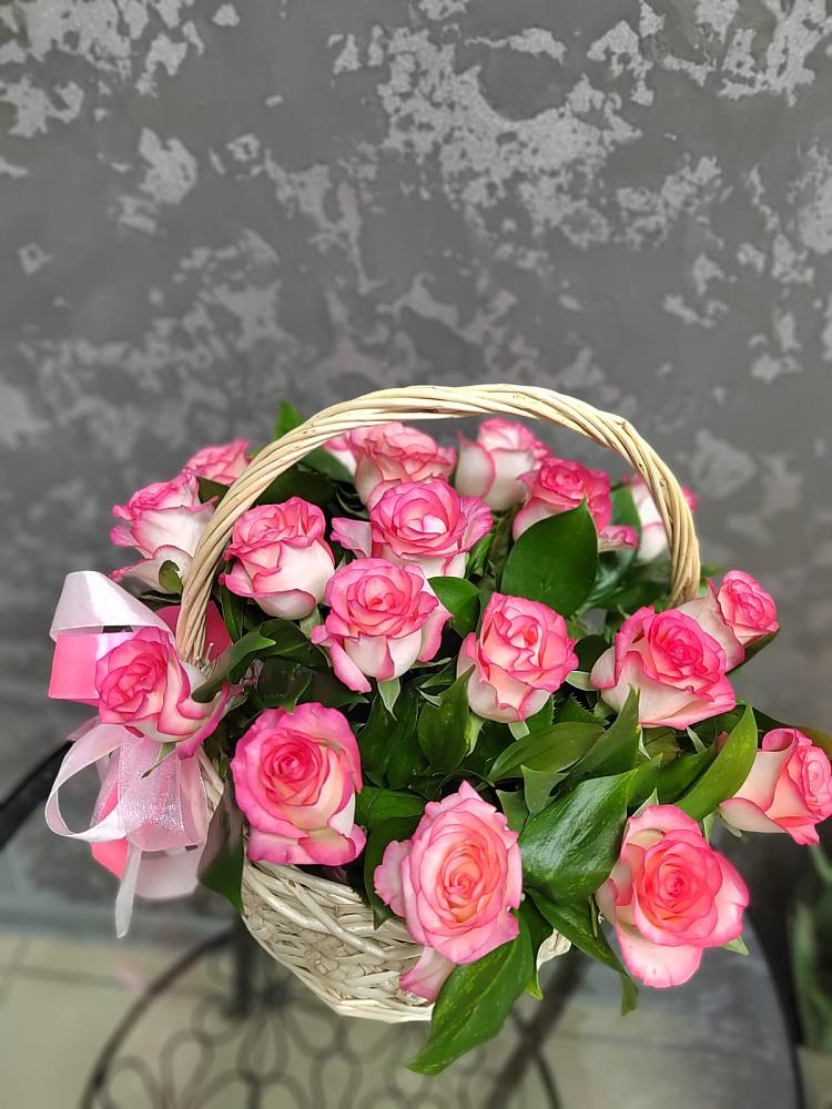 Композиция французская провинция в Чегеме Цветочная композиция из Розы в корзине в Чегеме
