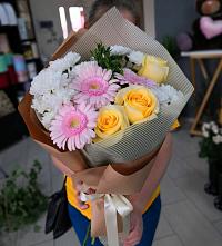 Букет цветов из:  Герберы, Розы и Хризантемы в Чегеме