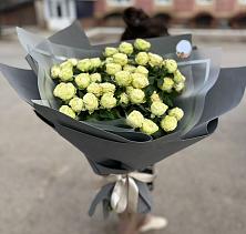 Букет Белые кустовые розы Солинеро в Чегеме