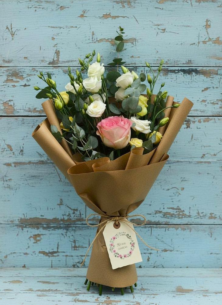 Букет цветов из: Розы и Лизиантусы в Чегеме