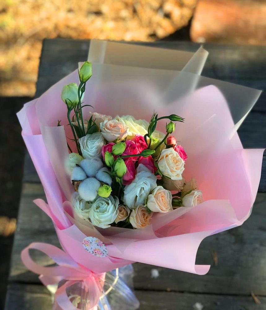 Букет цветов из: Розы и Лизиантусы в Чегеме