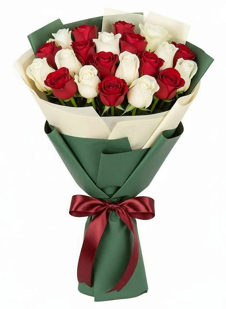 Букет Микс из красных и белых роз в Чегеме