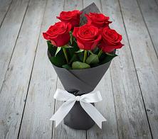 Букет 5 Красных роз Эдлесс Лав в Чегеме