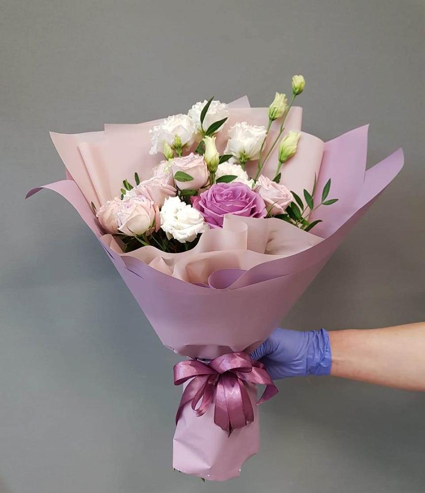 Букет Легкое дыхание в Чегеме Букет цветов из: Розы и Лизиантусы в Чегеме
