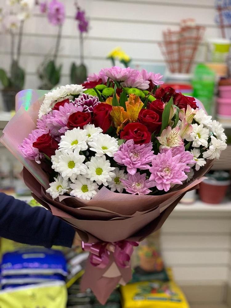 Букет салют цветов в Чегеме Букет цветов из: Розы, Хризантемы и Альстромерии в Чегеме