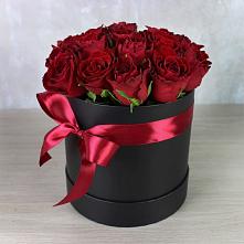 Цветочная композиция из Розы в шляпной коробке в Чегеме