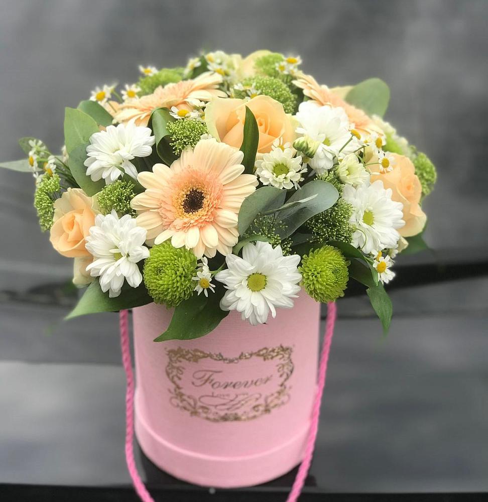 Цветочная композиция из Розы, Герберы и Хризантемы в шляпной коробке в Чегеме