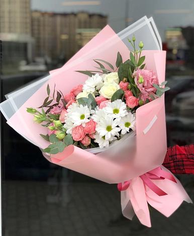 Букет цветов из: Розы, Лизиантусы и Хризантемы в Чегеме